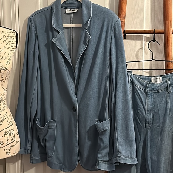 Lane Bryant Denim (Cotton) Blazer AND Wide Leg Jeans. Blazer 20W, Pants 18W - Picture 2 of 16